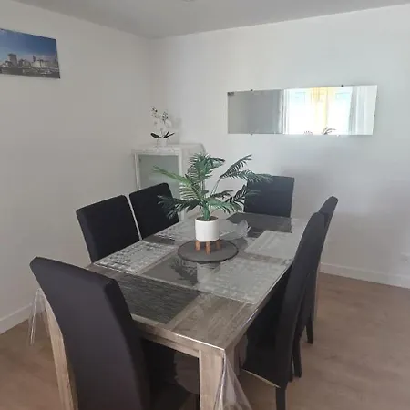 Сasa de vacaciones Belle Maison Familiale Proche De La Gare Ou Cure Thermale Rochefort (Charente-Maritime)